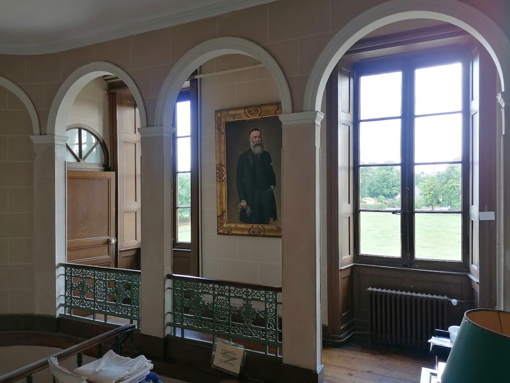 Pièce de vie avec de belles arches